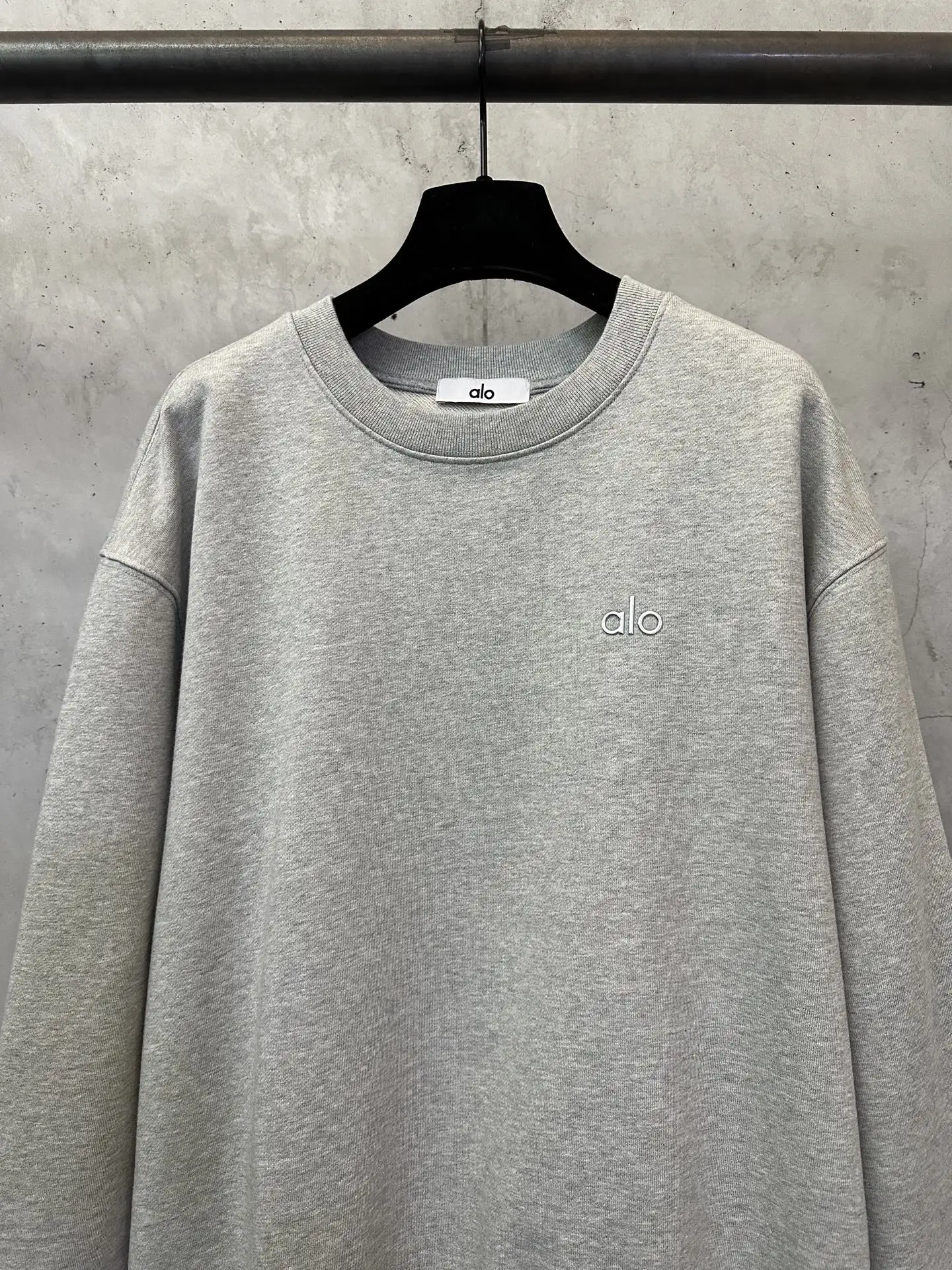 Accolade Heavyweight Cotton Crew-Neck Sweatshirt D25520529 — view 3