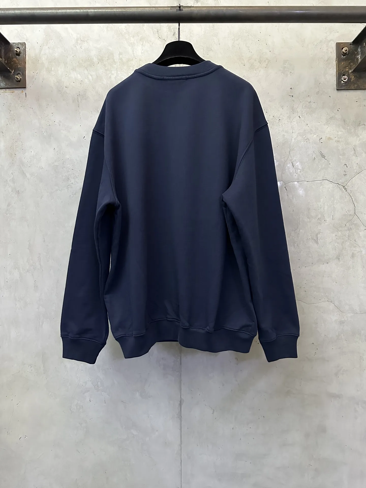 Accolade Heavyweight Cotton Crew-Neck Sweatshirt D25520530 — view 2