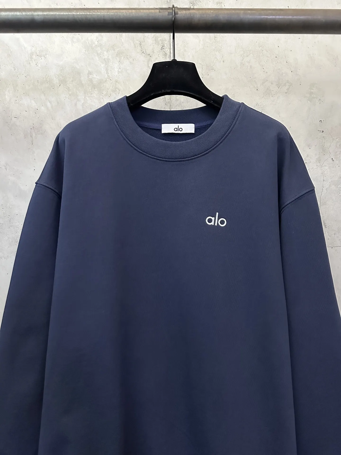 Accolade Heavyweight Cotton Crew-Neck Sweatshirt D25520530 — view 3