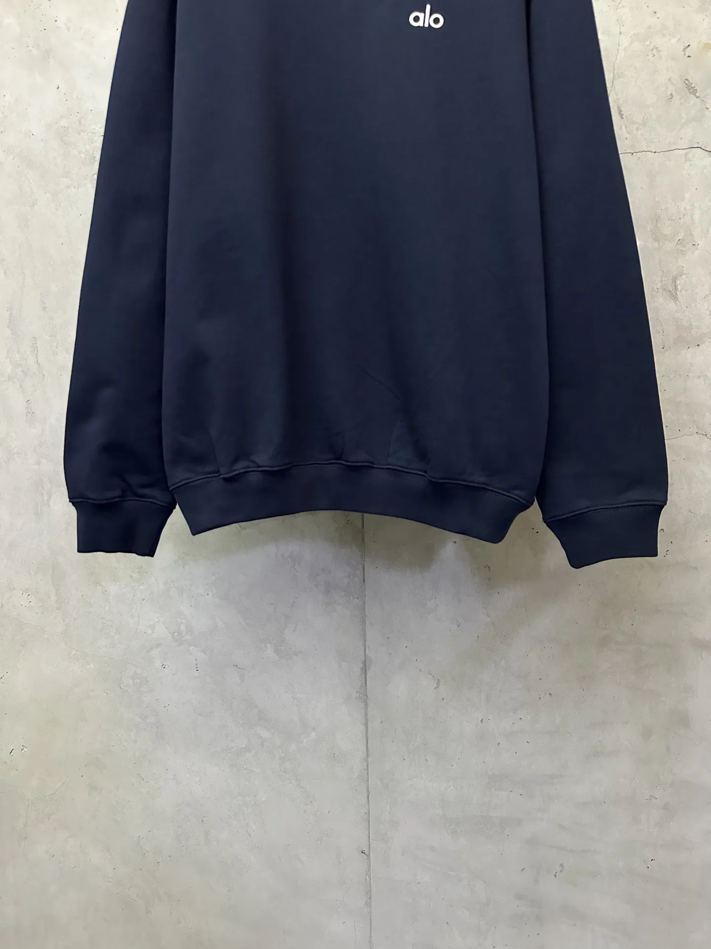 Accolade Heavyweight Cotton Crew-Neck Sweatshirt D25520530 — view 4