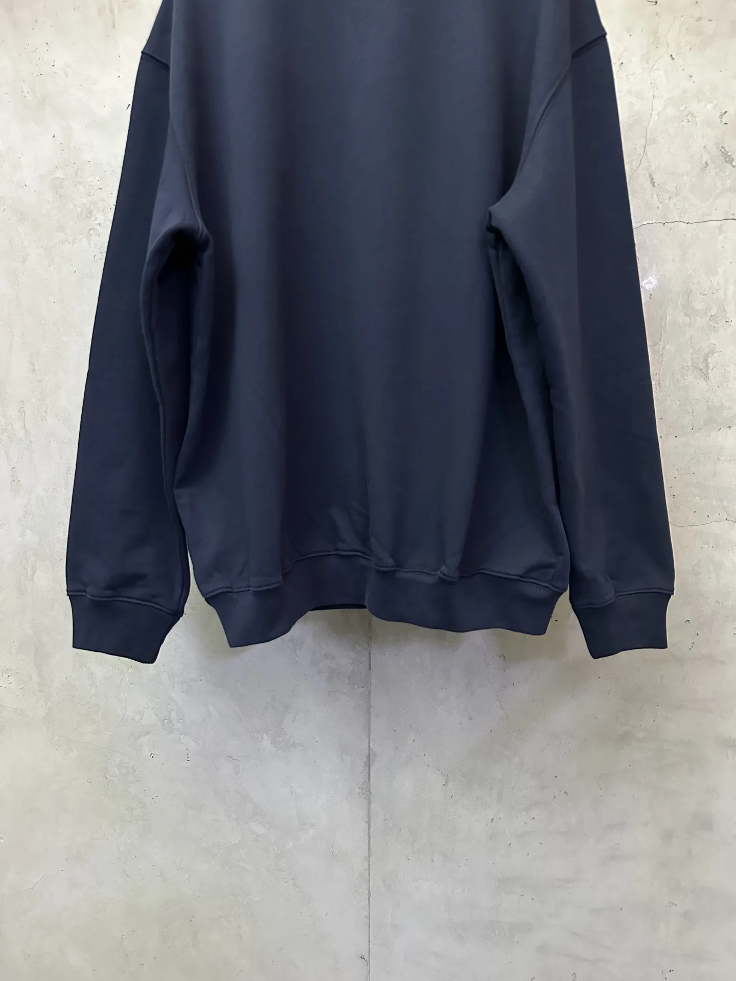 Accolade Heavyweight Cotton Crew-Neck Sweatshirt D25520530 — view 6