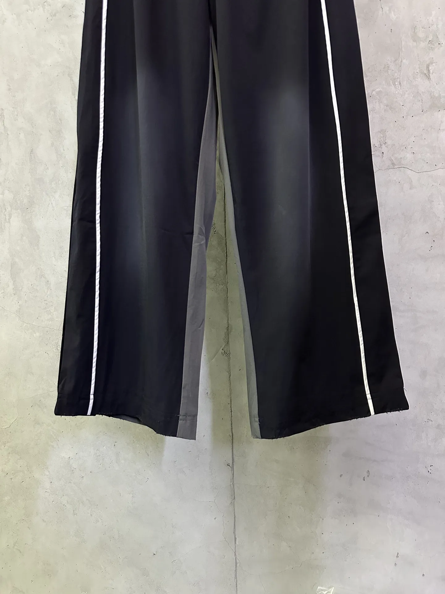 Logo-Print Panelled Wide-Leg Track Pants D27012406 — view 4