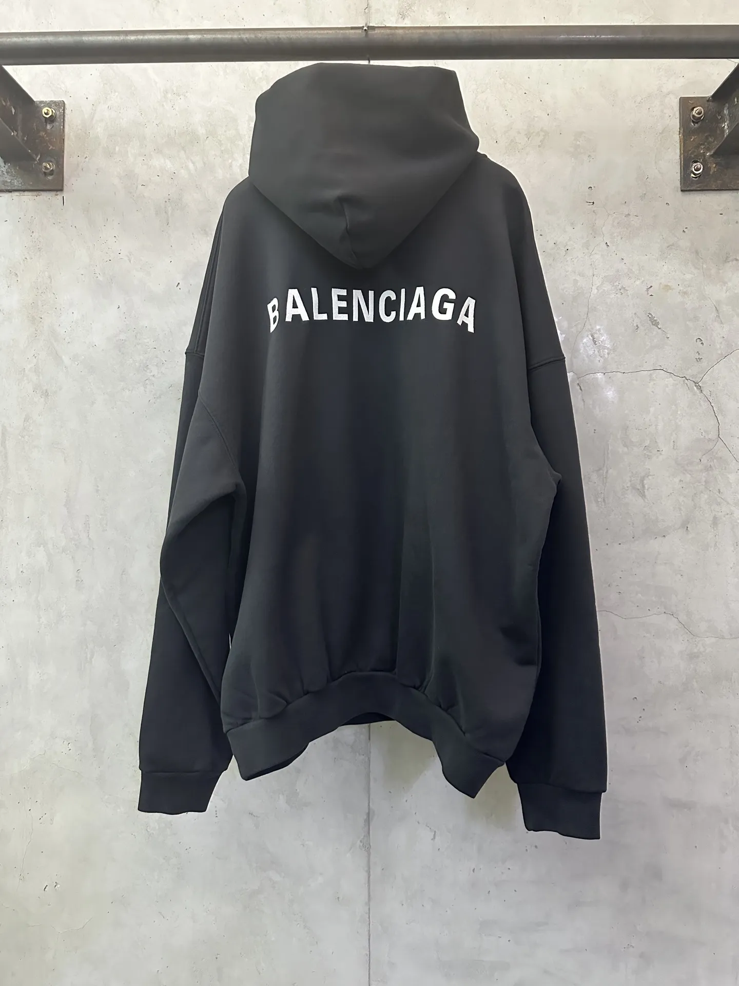 Logo Embroidered Oversized Hoodie D31018850 — view 2