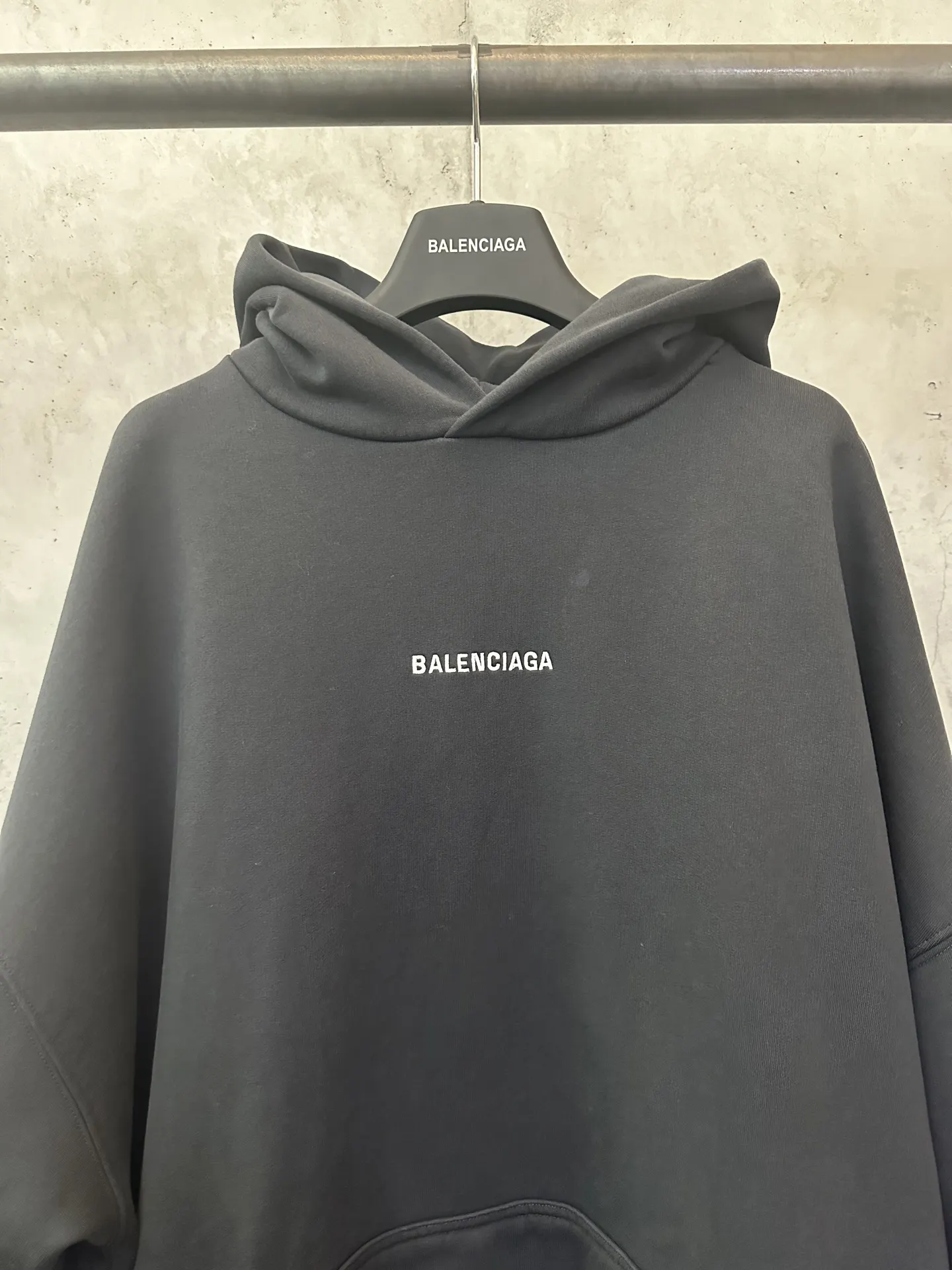 Logo Embroidered Oversized Hoodie D31018850 — view 3