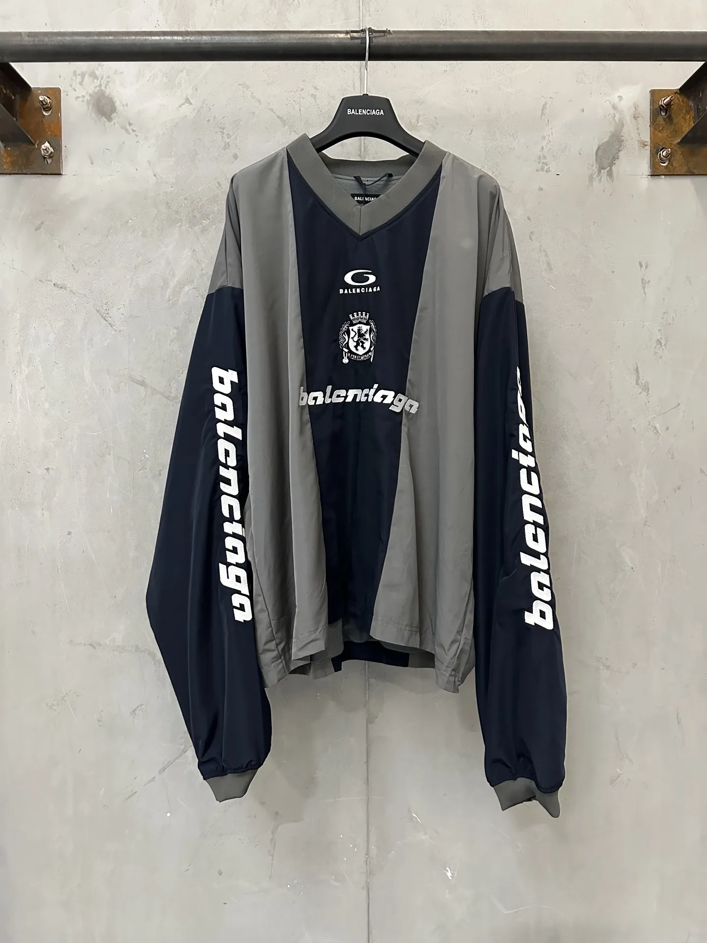 Logo-Print Color-Block Nylon Jersey D31023081