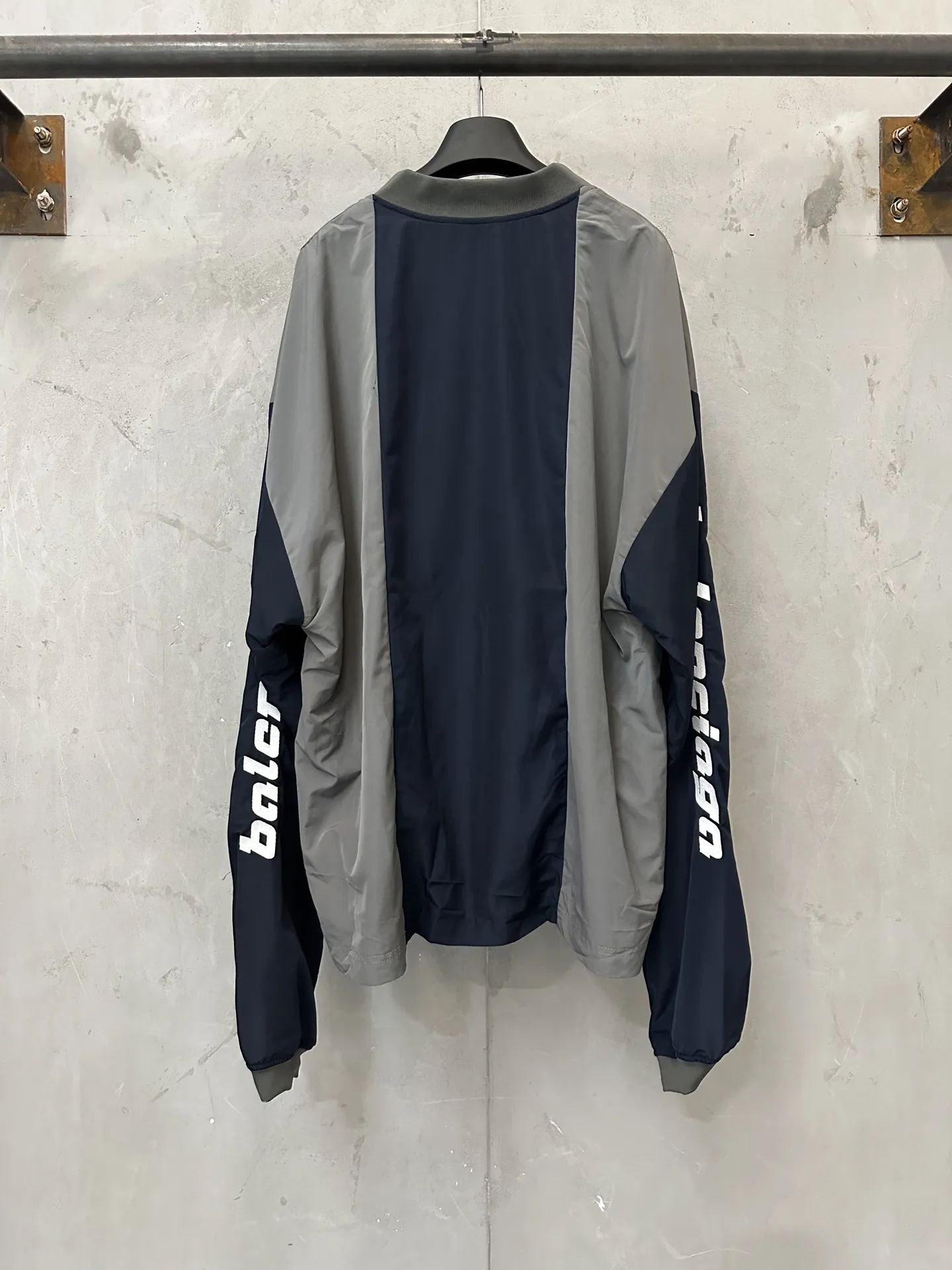 Logo-Print Color-Block Nylon Jersey D31023081 — view 2