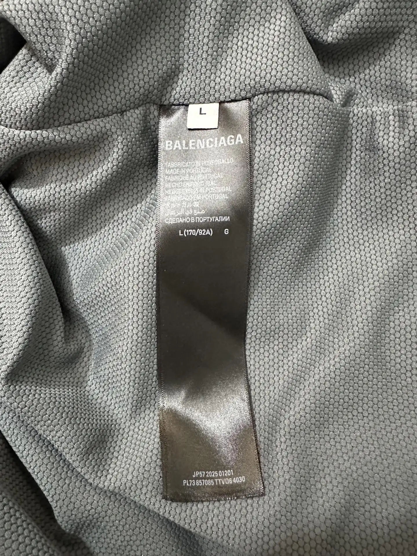 Logo-Print Color-Block Nylon Jersey D31023081 — view 9