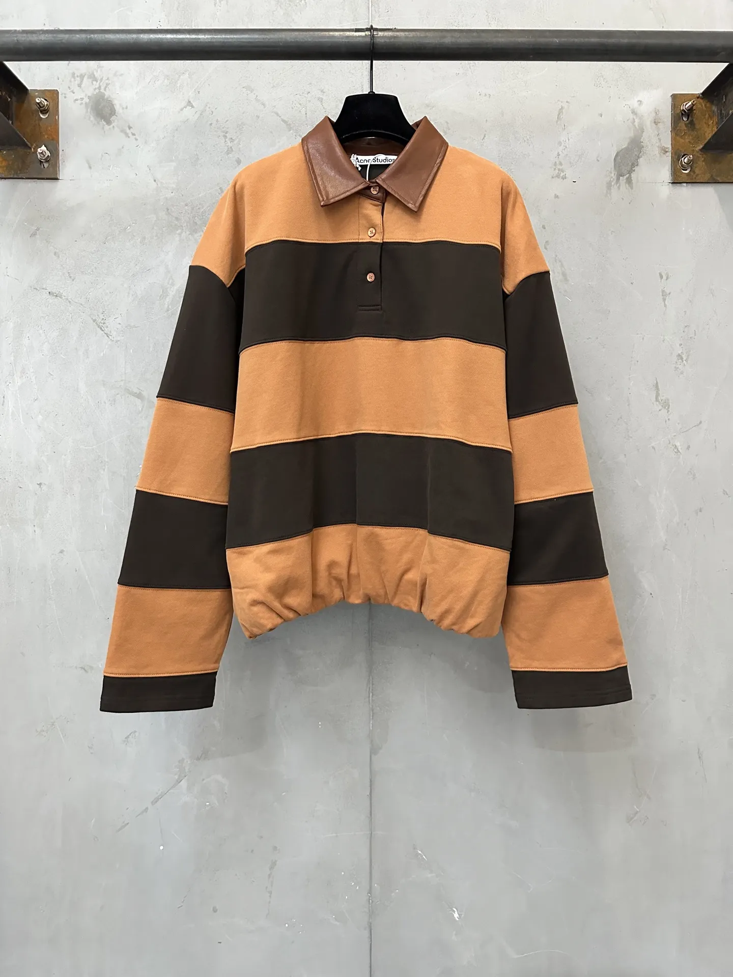 Contrast Stripe Leather-Collar Sweatshirt D35020503
