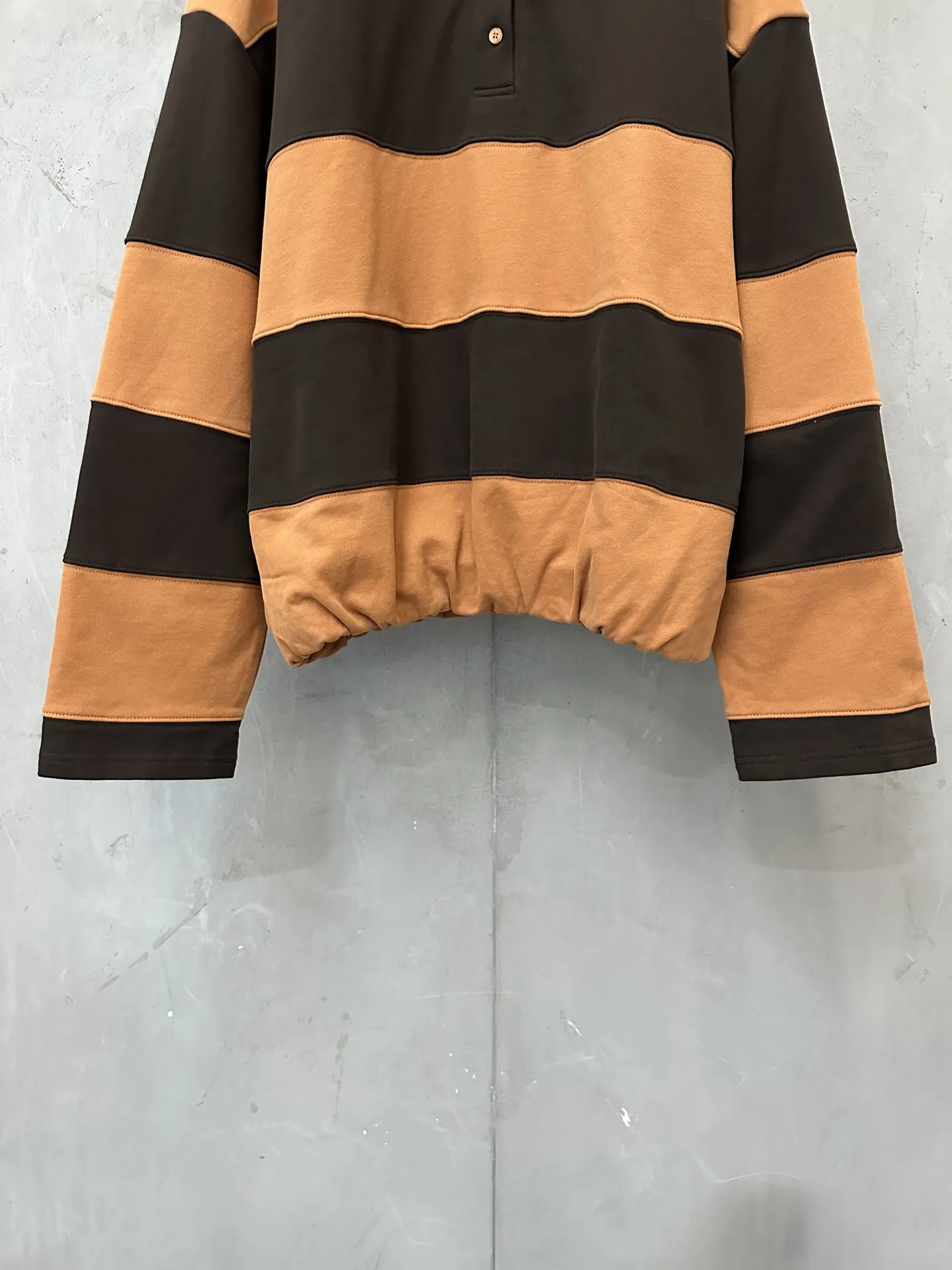 Contrast Stripe Leather-Collar Sweatshirt D35020503 — view 4