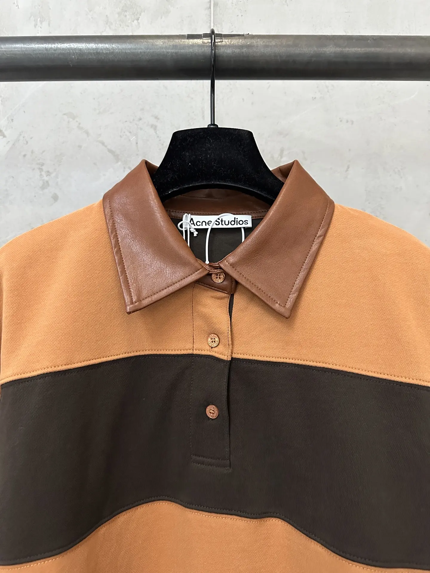 Contrast Stripe Leather-Collar Sweatshirt D35020503 — view 5