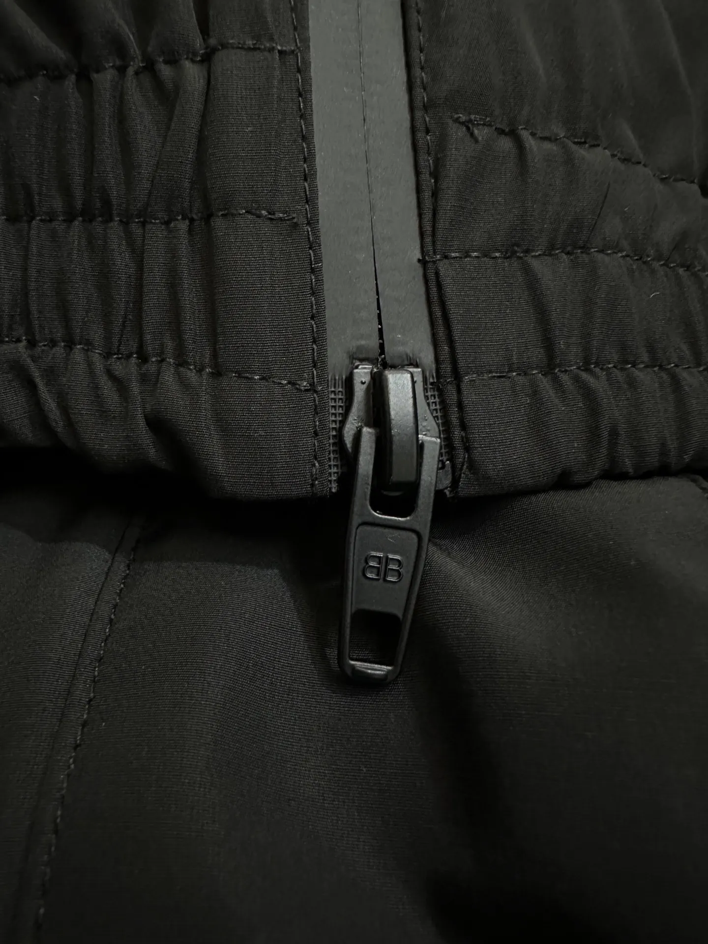 Color-Block Hooded Windbreaker Jacket D37018936 — view 10