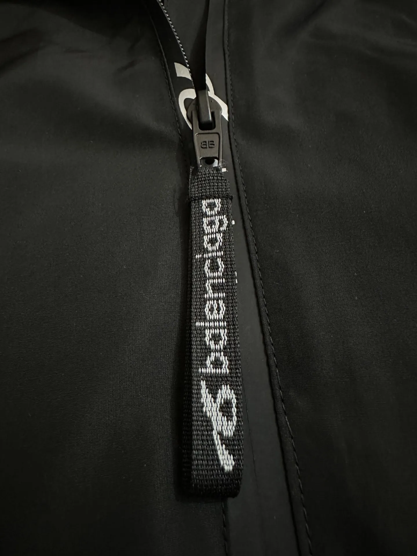 Color-Block Hooded Windbreaker Jacket D37018936 — view 12