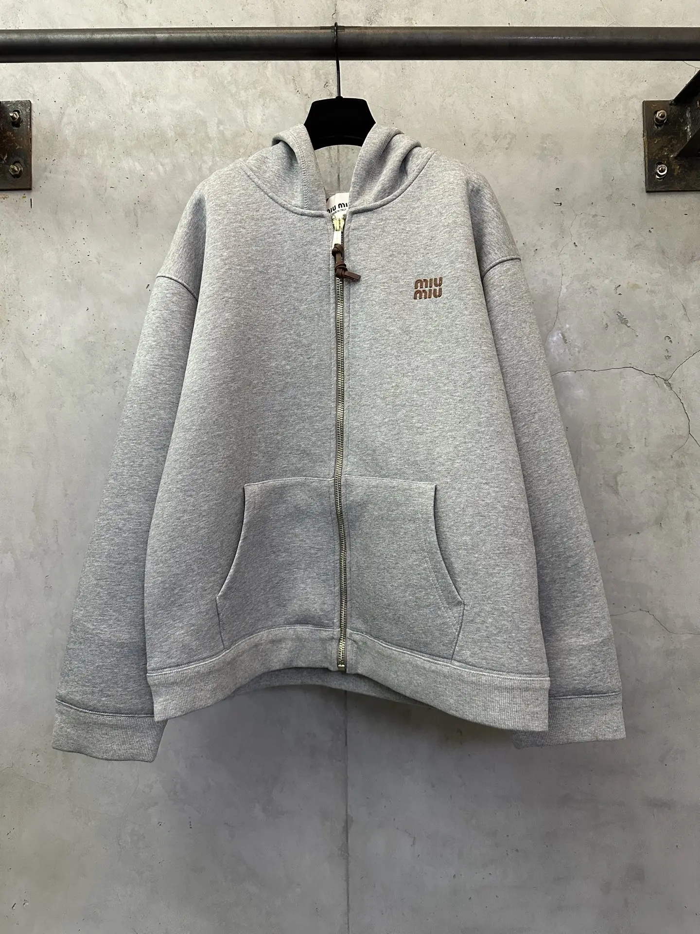 Logo-Embroidered Zip-Up Hoodie D37023108