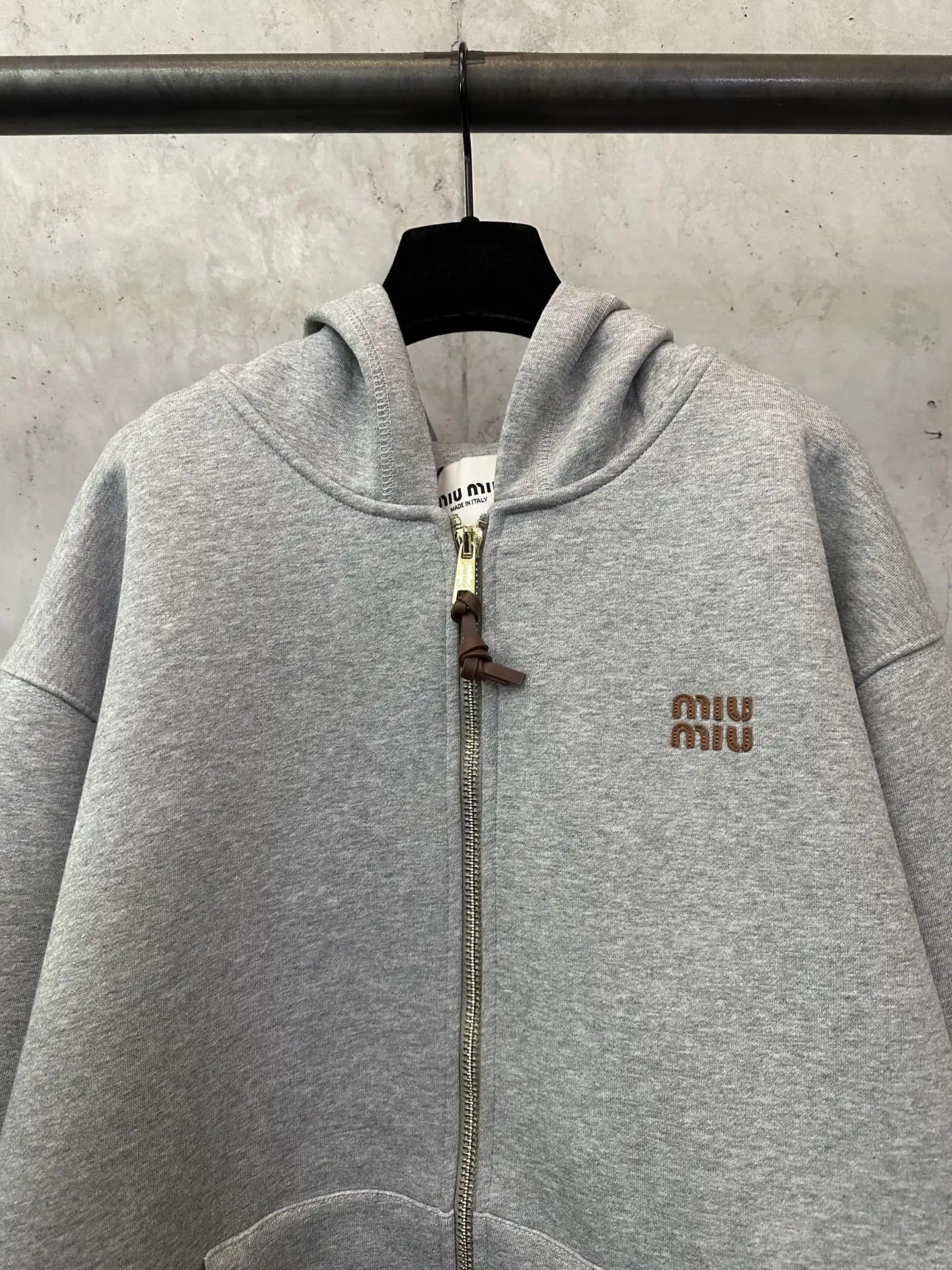 Logo-Embroidered Zip-Up Hoodie D37023108 — view 3