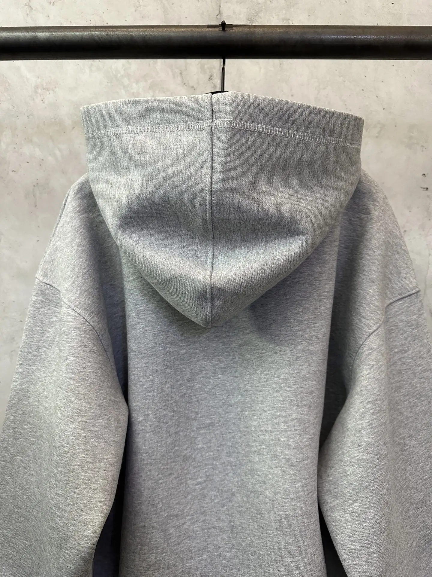 Logo-Embroidered Zip-Up Hoodie D37023108 — view 5
