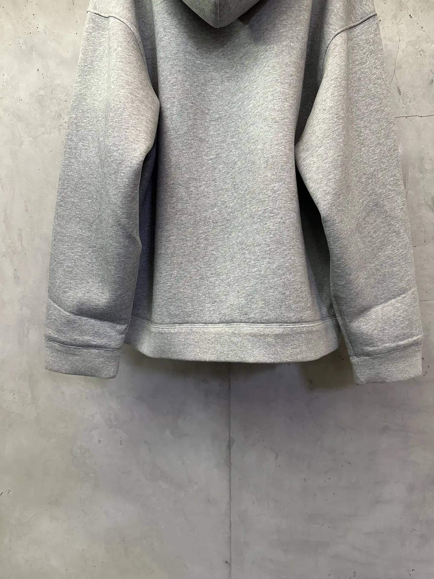 Logo-Embroidered Zip-Up Hoodie D37023108 — view 6