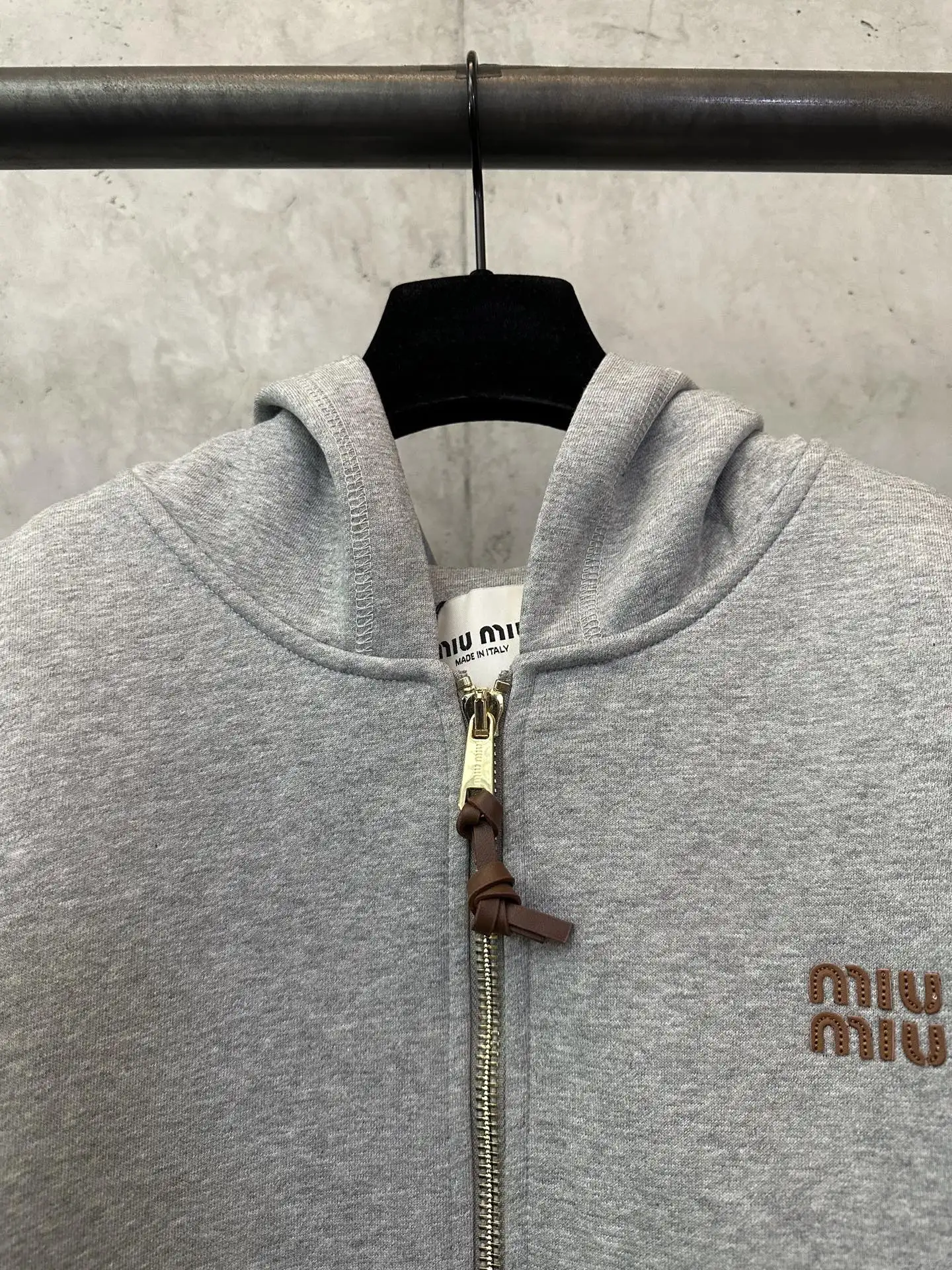 Logo-Embroidered Zip-Up Hoodie D37023108 — view 7