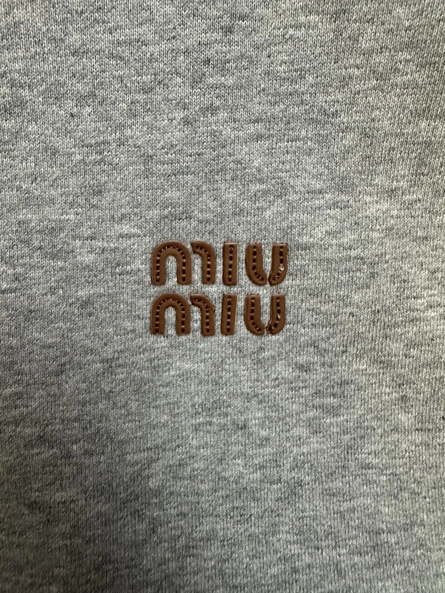 Logo-Embroidered Zip-Up Hoodie D37023108 — view 8