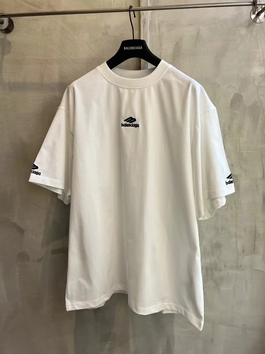 Logo Embroidery Oversized Cotton T-Shirt D15018722 — view 23