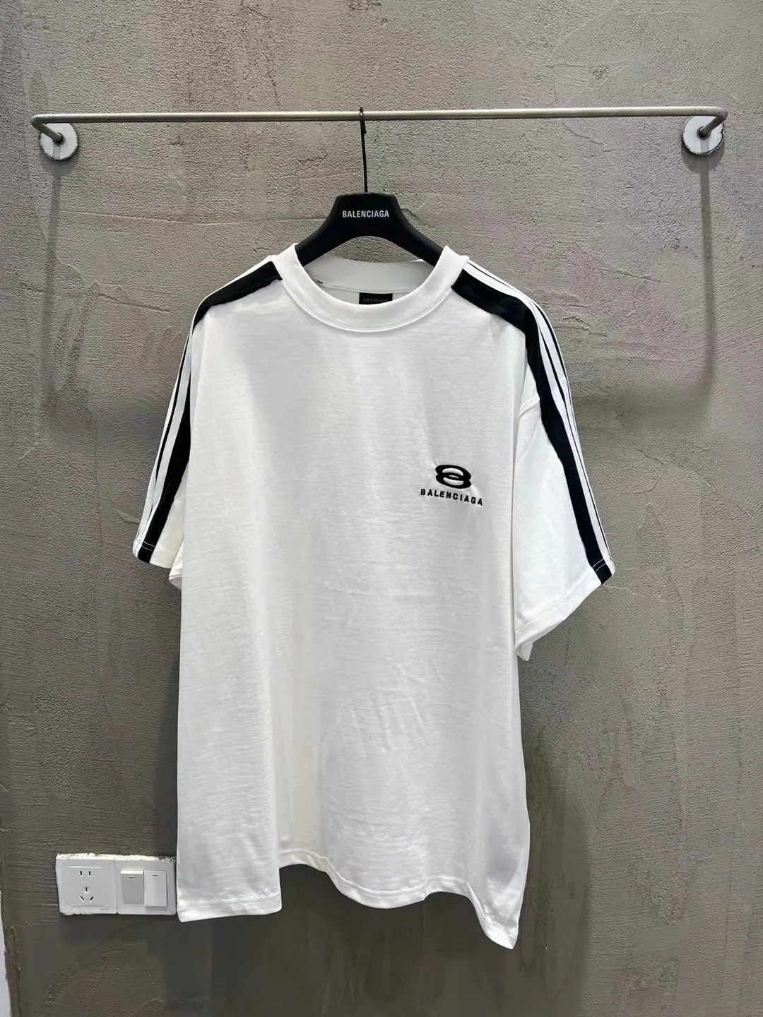 Unity Logo Embroidered Striped T-Shirt D8520575