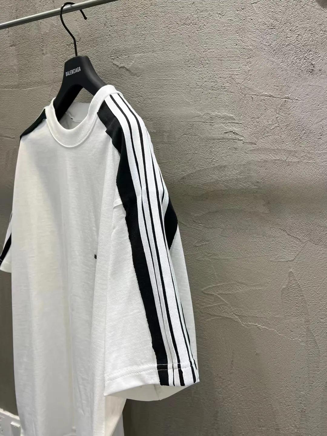 Unity Logo Embroidered Striped T-Shirt D8520575 — view 6