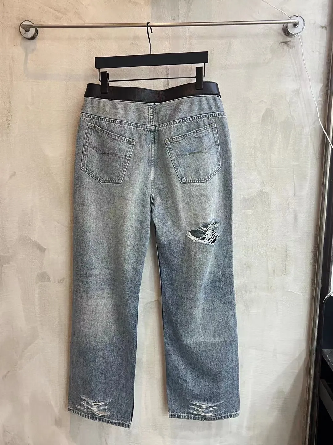 Distressed Straight-Leg Jeans with Integrated Leather Belt D27018716 — view 2