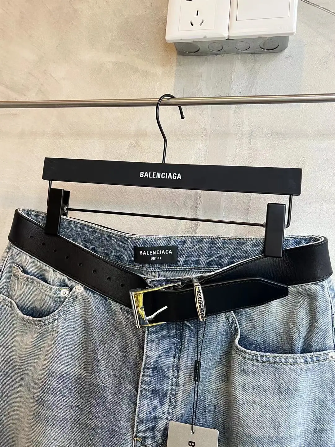 Distressed Straight-Leg Jeans with Integrated Leather Belt D27018716 — view 3
