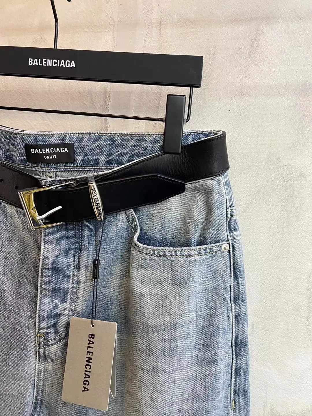 Distressed Straight-Leg Jeans with Integrated Leather Belt D27018716 — view 4