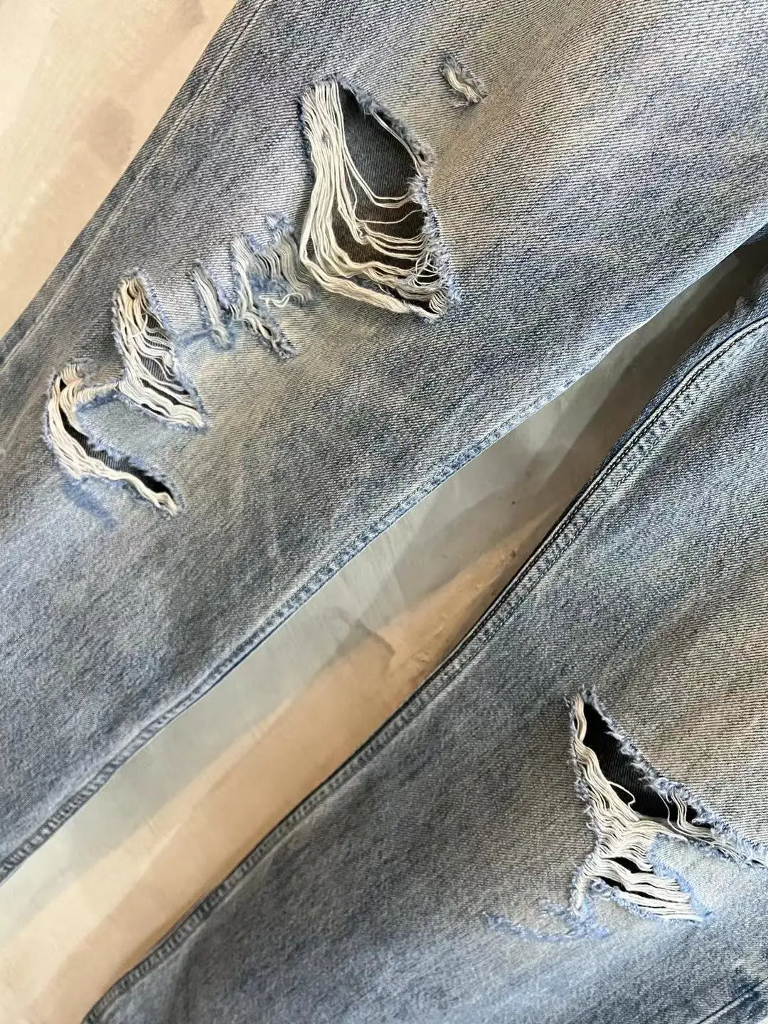 Distressed Straight-Leg Jeans with Integrated Leather Belt D27018716 — view 5