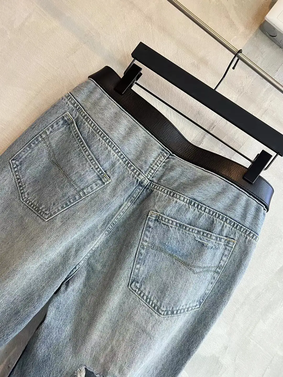 Distressed Straight-Leg Jeans with Integrated Leather Belt D27018716 — view 6