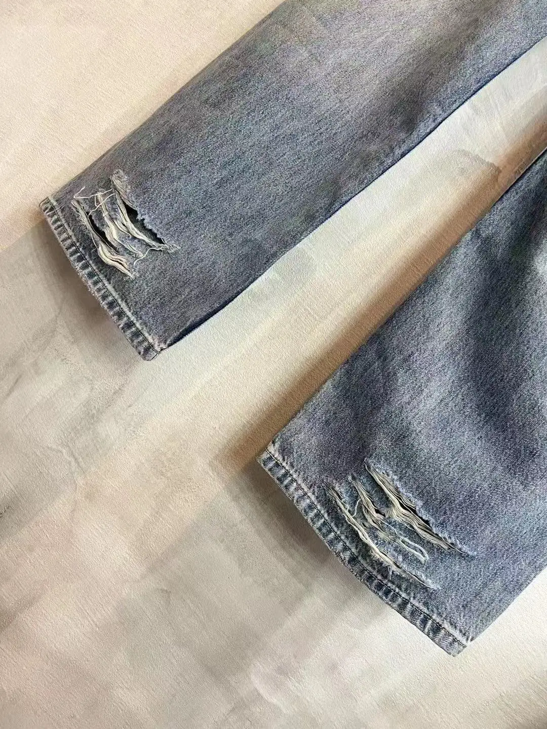 Distressed Straight-Leg Jeans with Integrated Leather Belt D27018716 — view 7