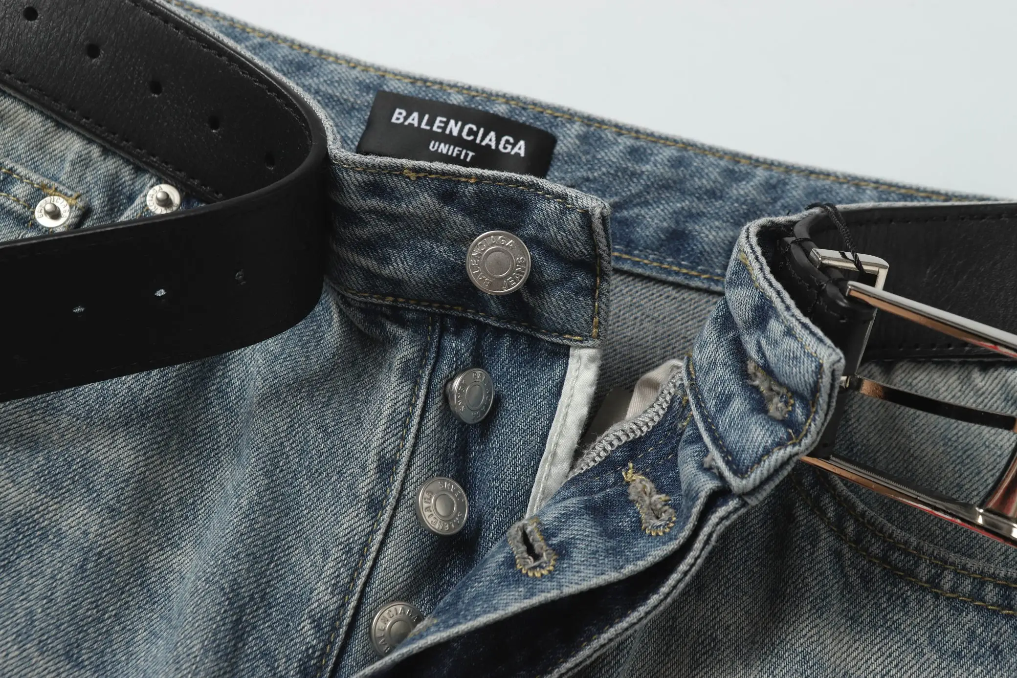 Distressed Straight-Leg Jeans with Integrated Leather Belt D27018716 — view 15
