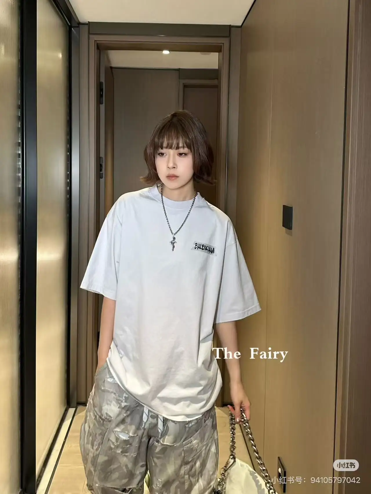 Tape Logo Oversized Cotton T-Shirt D15018750 — view 9