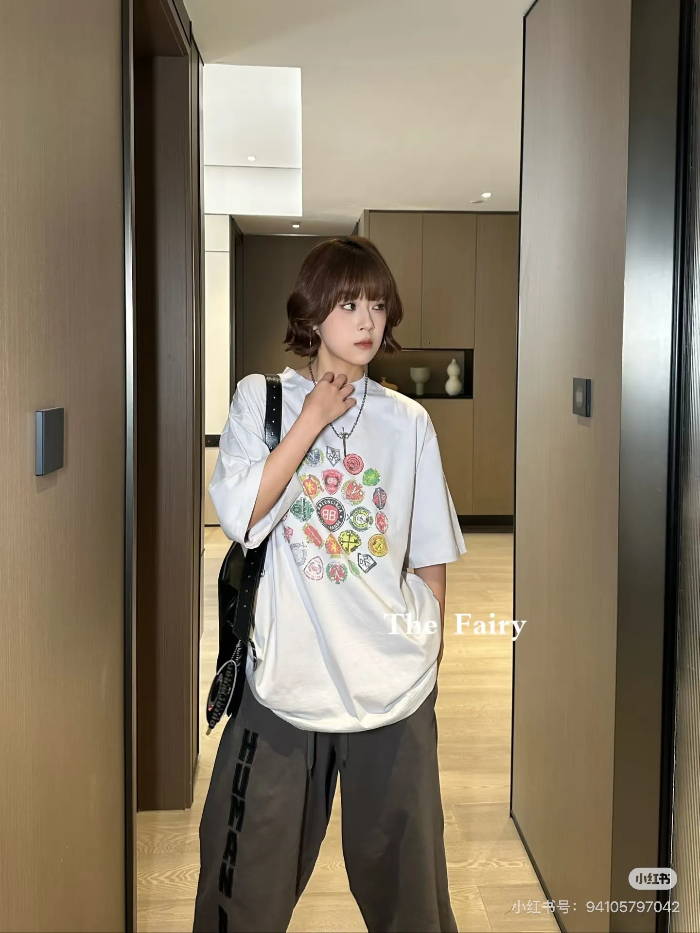 Crest Logo Graphic Oversized T-Shirt D15518724 — view 7