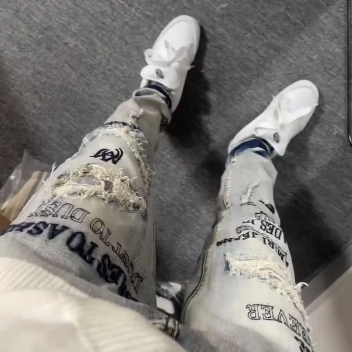 Distressed Graphic Print Slim-Fit Jeans D14521830 — view 7