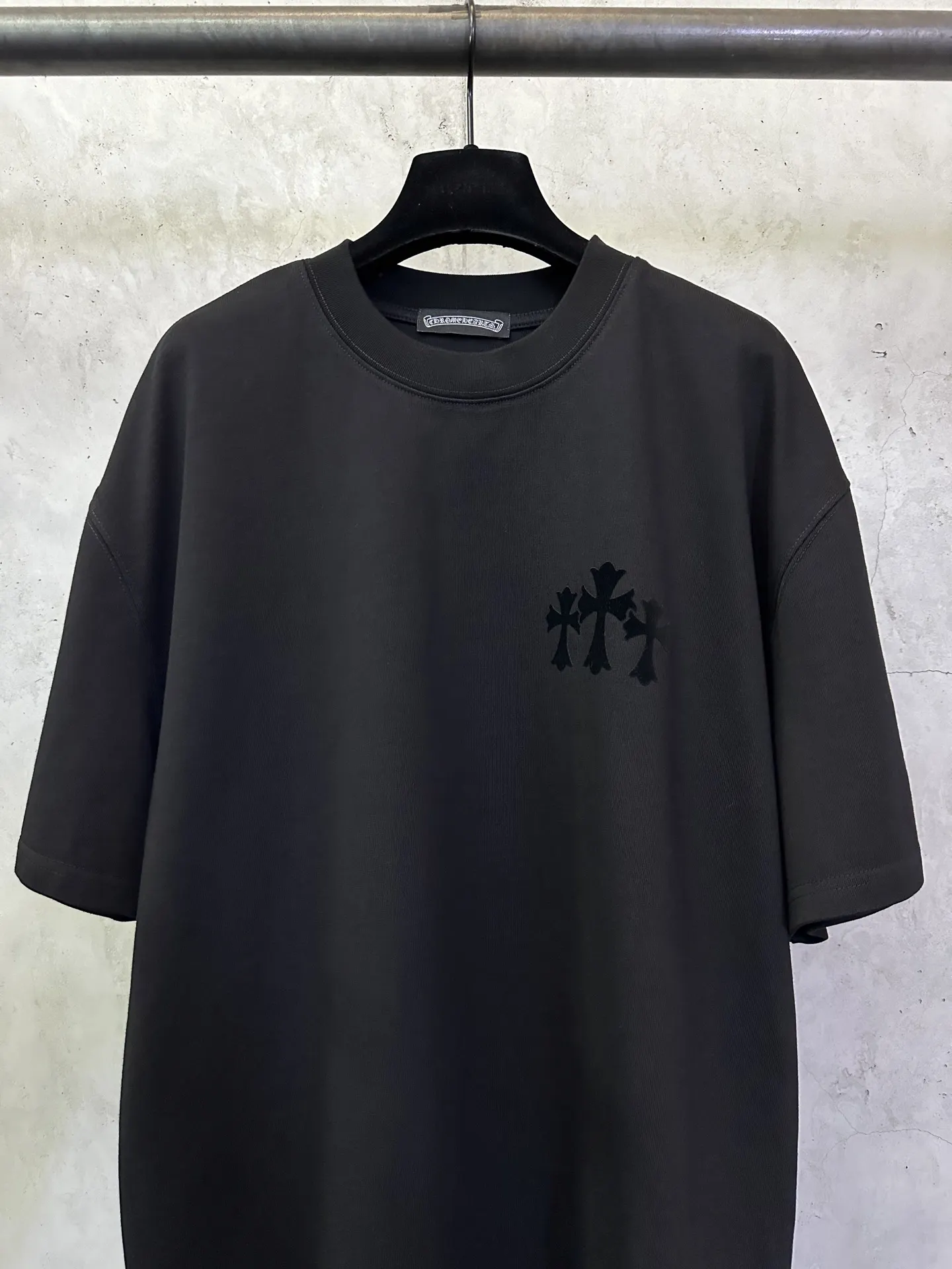 Cross Flocked Logo Heavyweight Cotton T-Shirt D17511570 — view 3