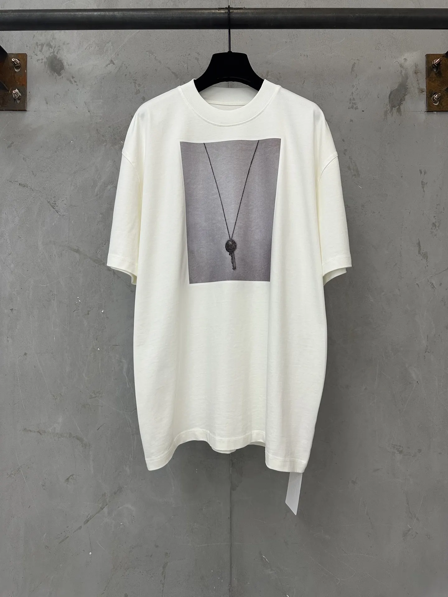 Key Graphic Print Heavyweight Cotton T-Shirt D18011352