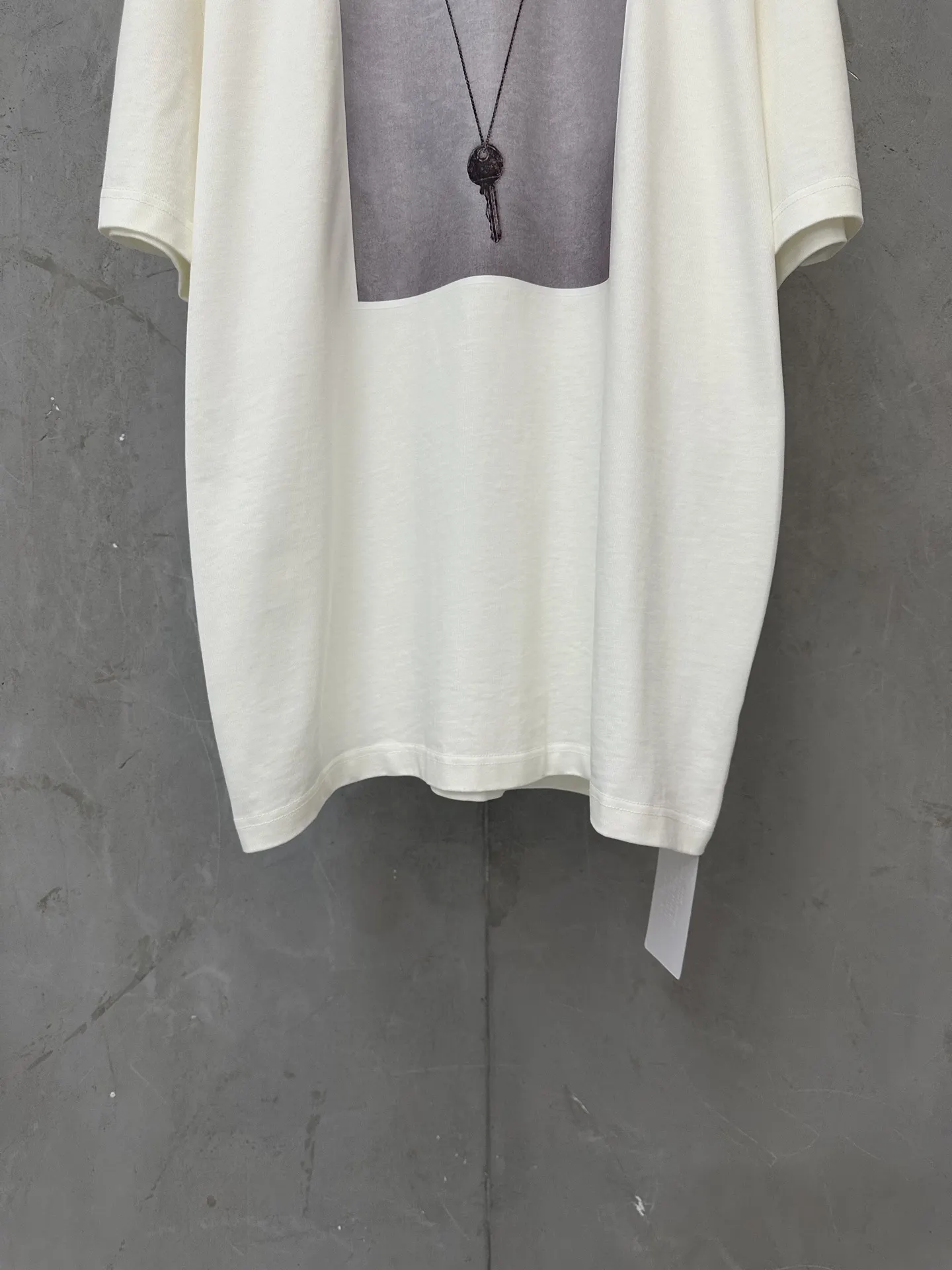 Key Graphic Print Heavyweight Cotton T-Shirt D18011352 — view 4