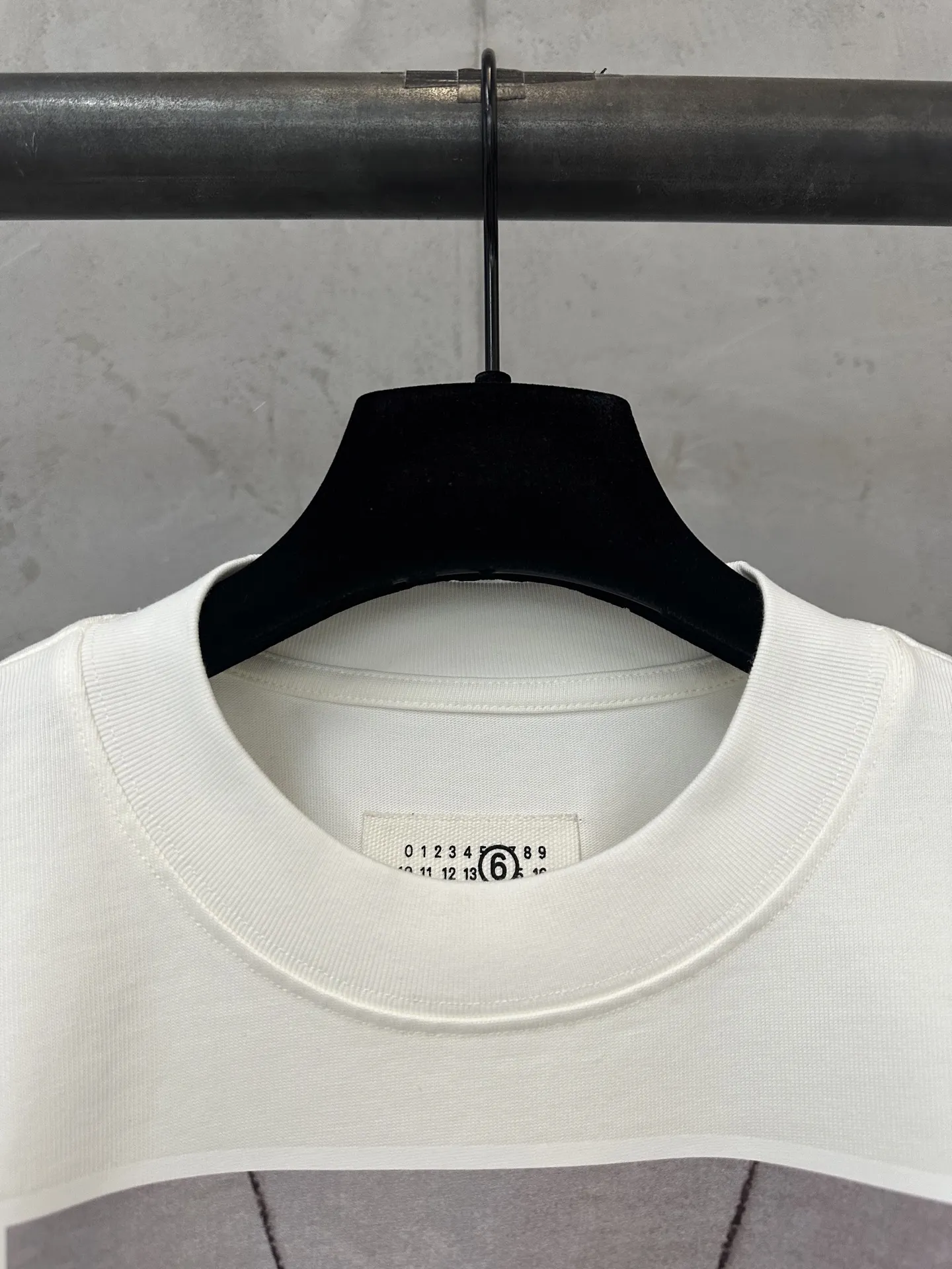 Key Graphic Print Heavyweight Cotton T-Shirt D18011352 — view 5