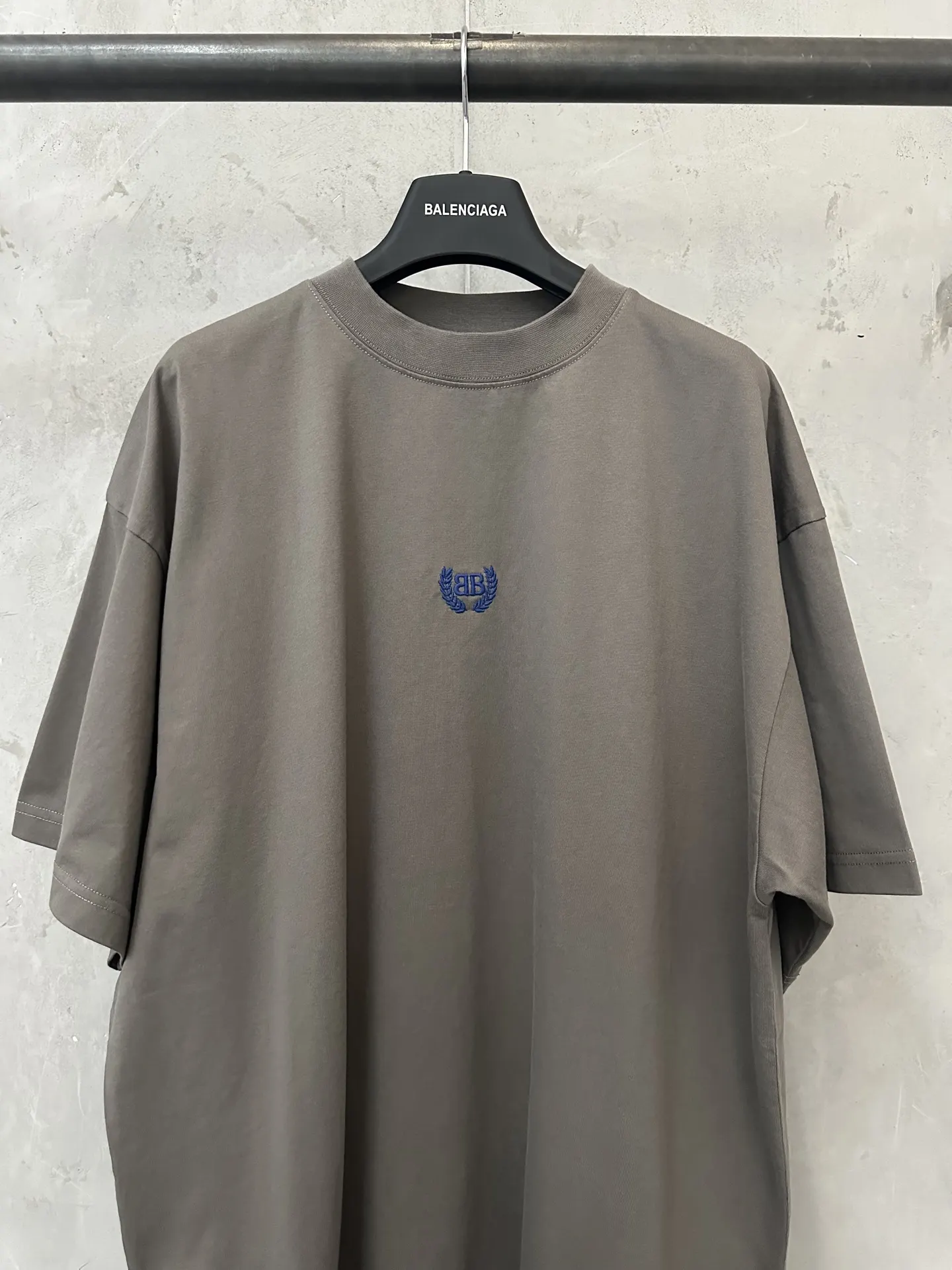 Laurel Wreath Logo Embroidered T-Shirt D20018907 — view 3