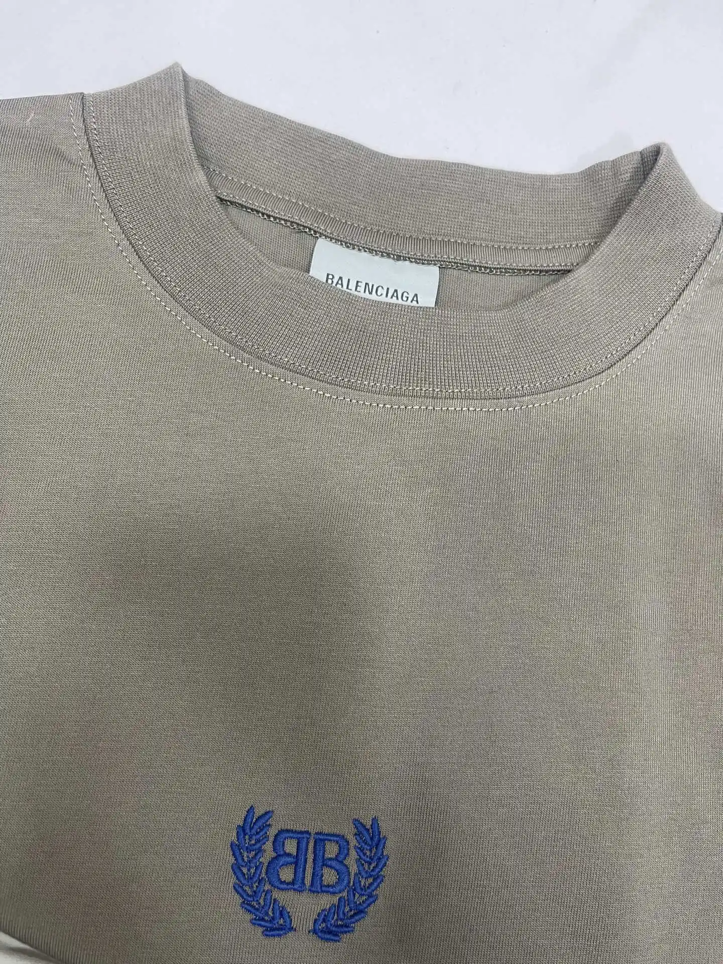 Laurel Wreath Logo Embroidered T-Shirt D20018907 — view 6