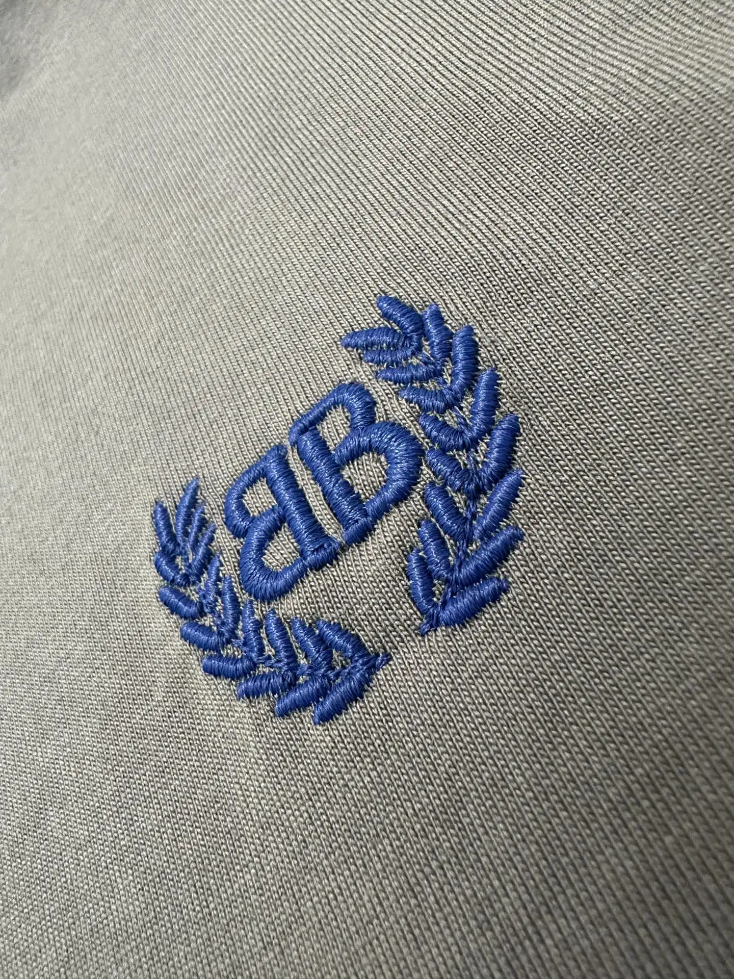 Laurel Wreath Logo Embroidered T-Shirt D20018907 — view 8