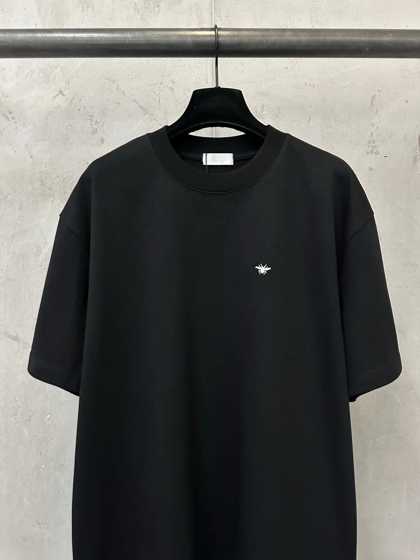 Bee Embroidery Heavyweight Cotton T-Shirt D21022250 — view 3