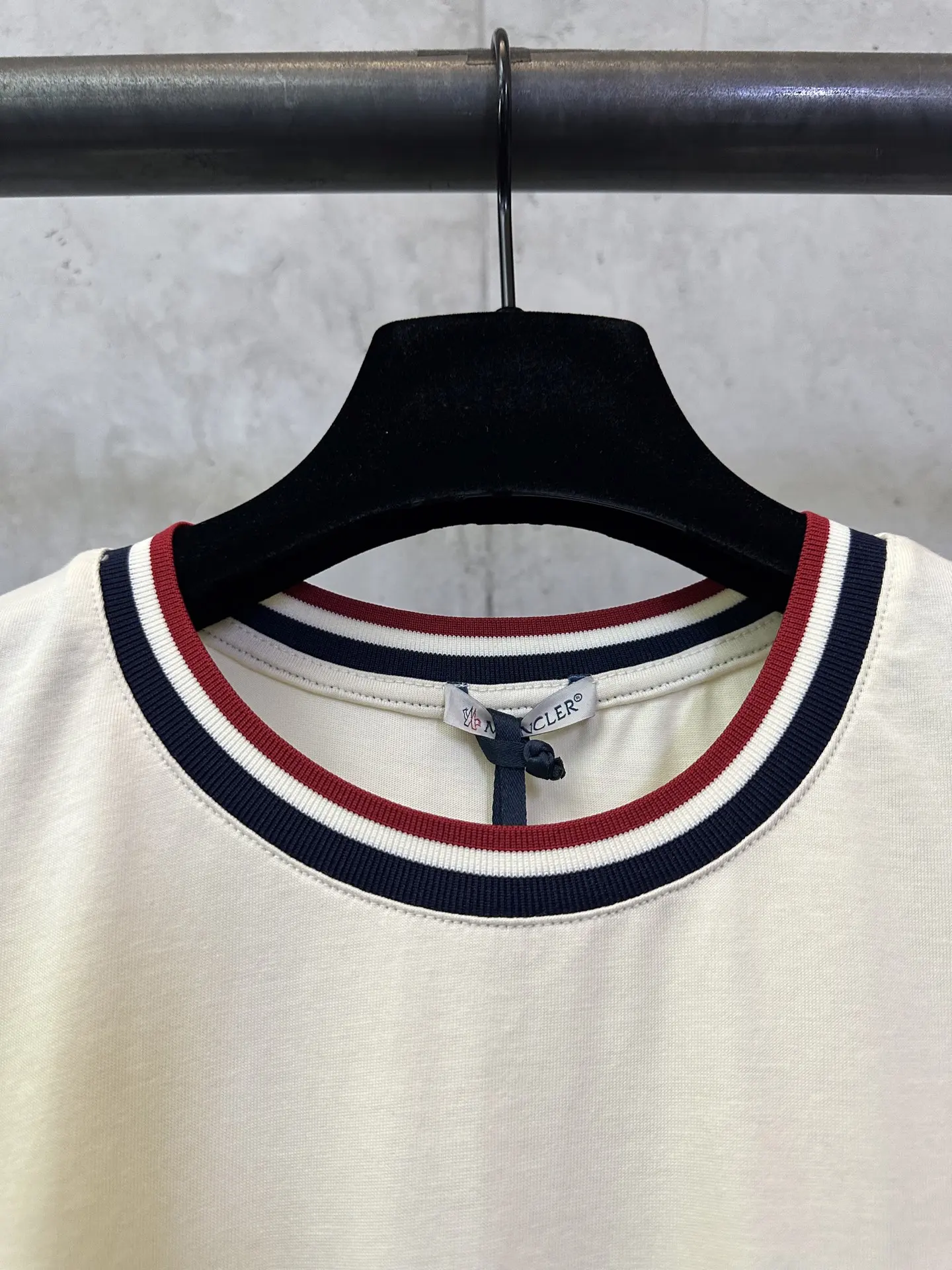 Embroidered Cotton T-Shirt with Tipped Collar D21012452 — view 7