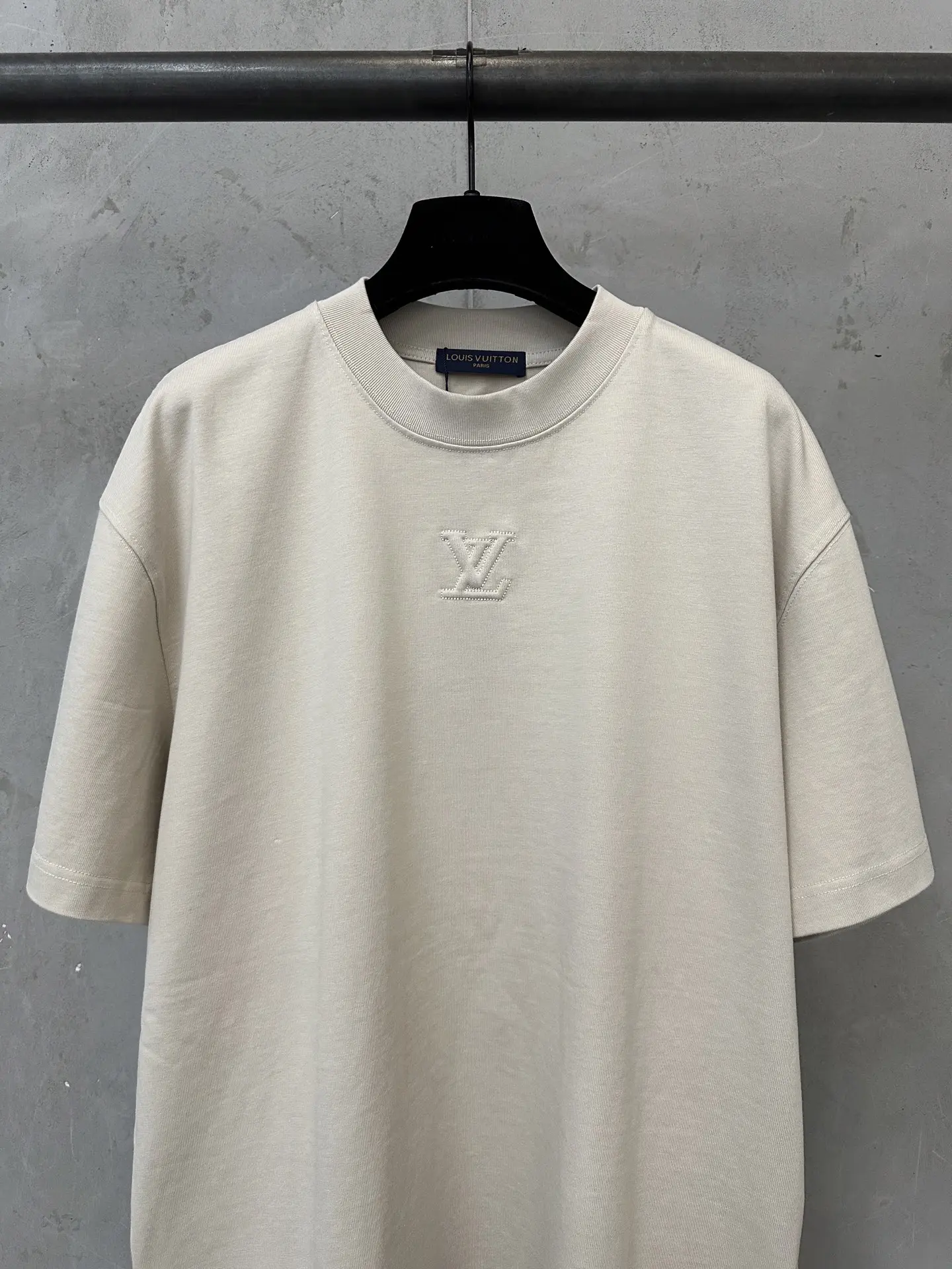 Embossed Logo Heavyweight Cotton T-Shirt D21020489 — view 3