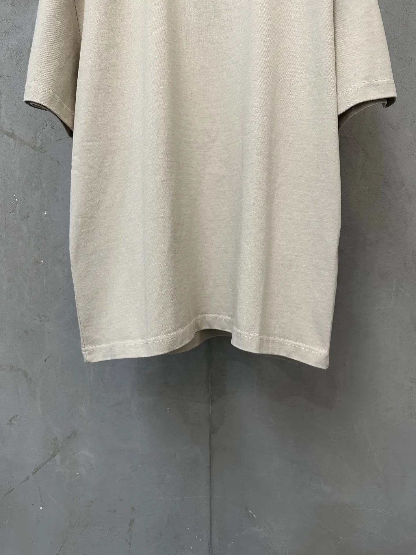 Embossed Logo Heavyweight Cotton T-Shirt D21020489 — view 4
