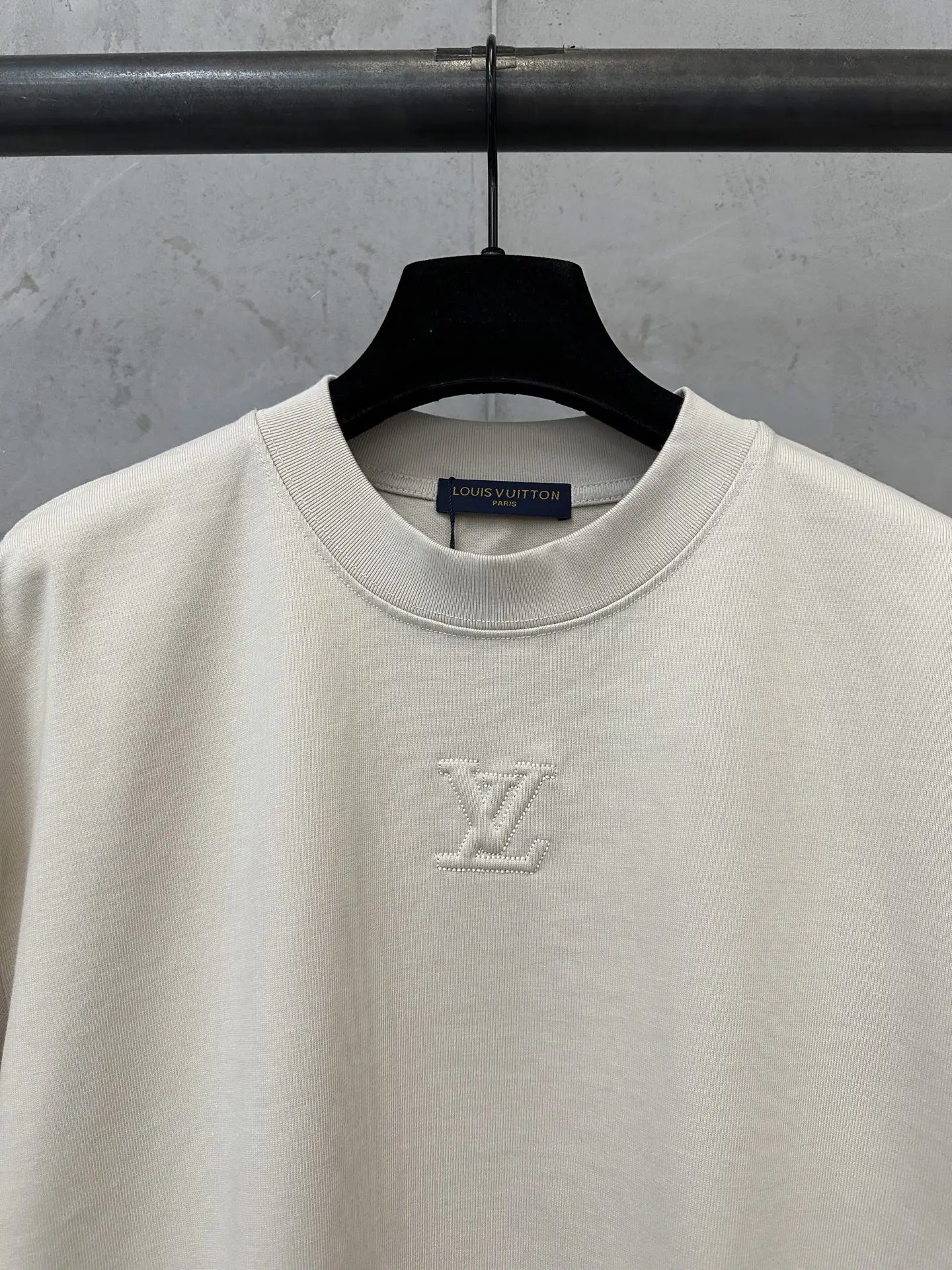 Embossed Logo Heavyweight Cotton T-Shirt D21020489 — view 5