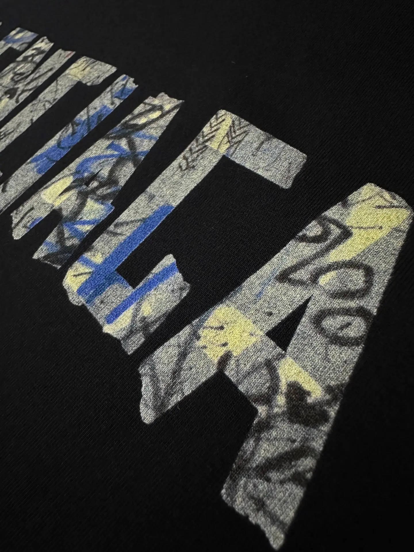 Graffiti Tape Logo Oversized T-Shirt D21523161 — view 9