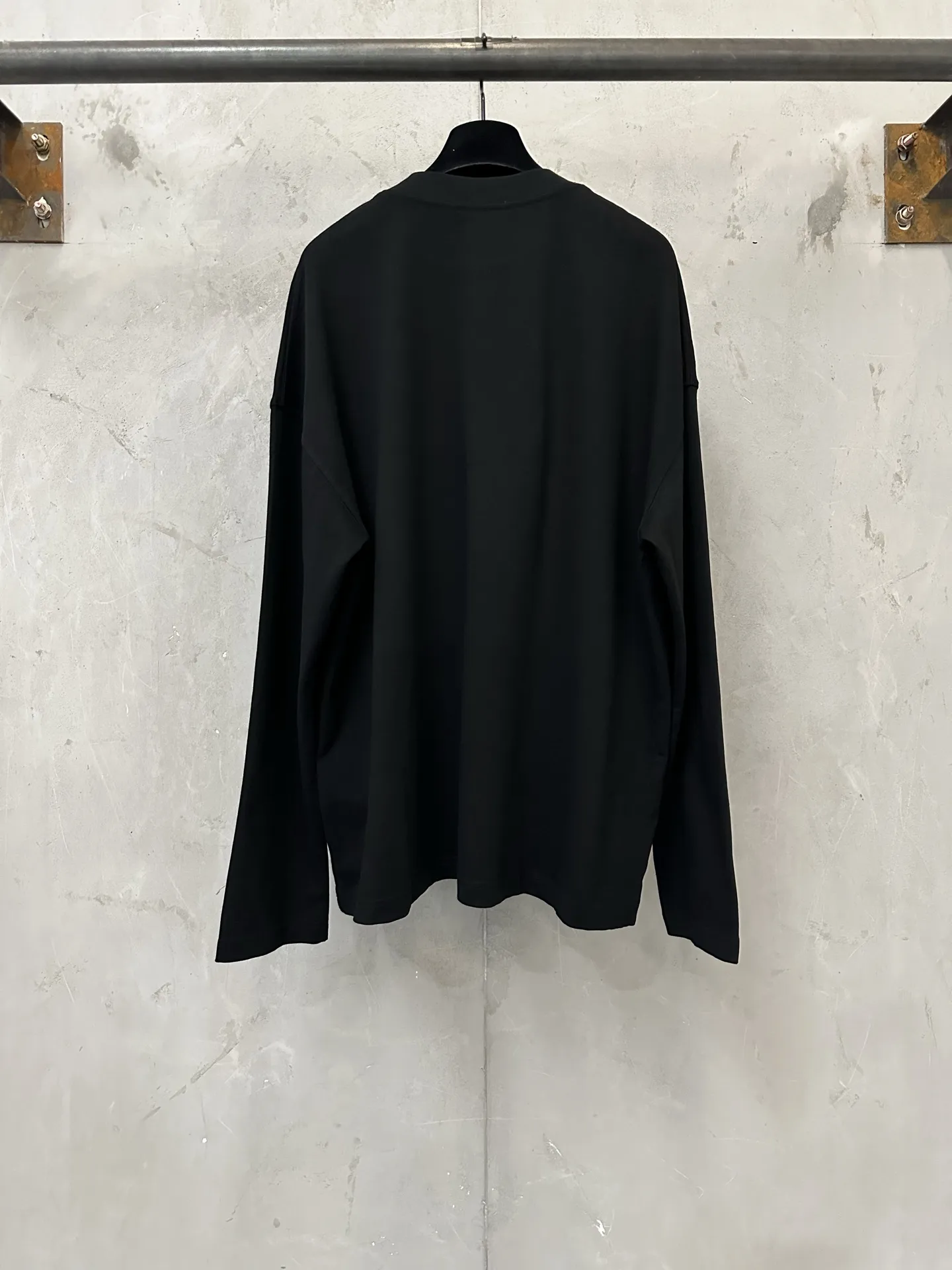 Gradient EKD Logo Long-Sleeve T-Shirt D22018866 — view 2