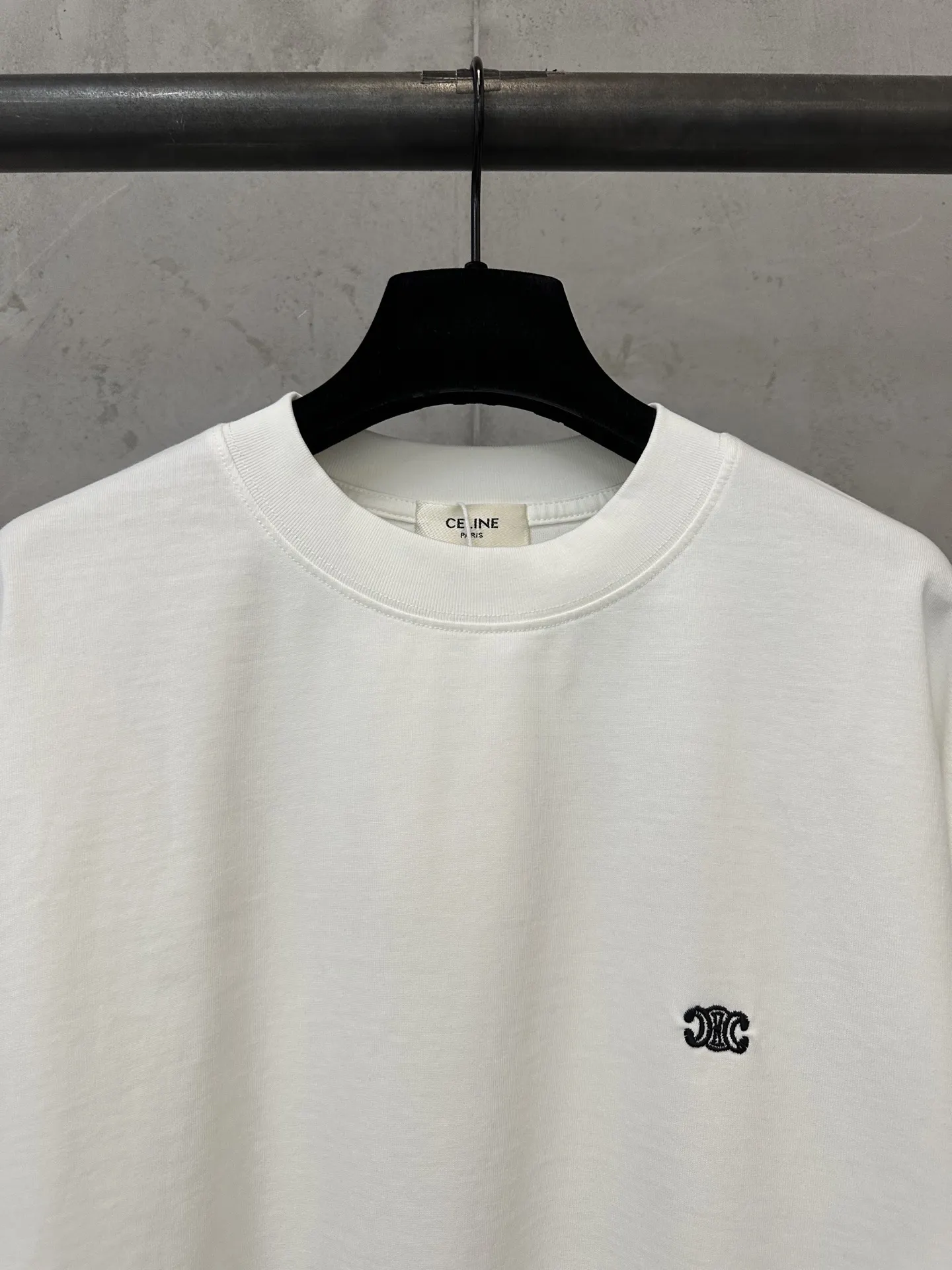 Triomphe Logo Embroidered Long-Sleeve T-Shirt D22018873 — view 5